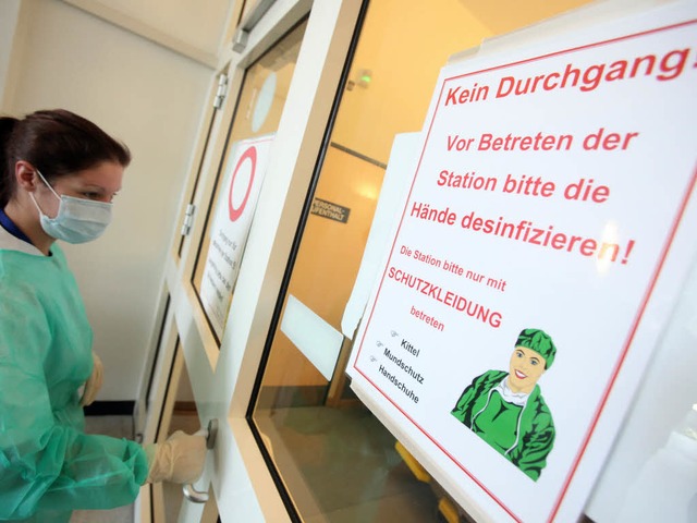 Die Isolierstation des Universittskli...h bald Pfleger aus Freiburg aushelfen.  | Foto: dpa