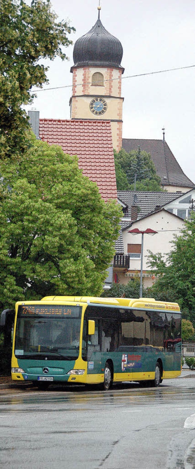 Zentraler Bus-Umsteigeplatz in Ehrenki...t  der Raiffeisenplatz  in Kirchhofen.  | Foto: Andrea Gallien