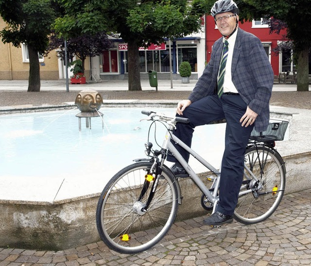 Brgermeister Rolf Karrer geht beispie... zurckzulegen, steigt er aufs Rad um.  | Foto: privat