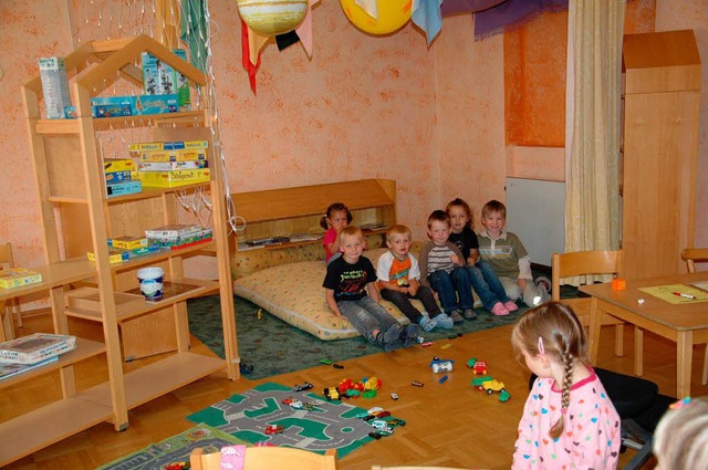 In einem Gruppenraum des Kindergartens...em ein neues Fenster eingebaut werden.  | Foto: Wilfried Dieckmann