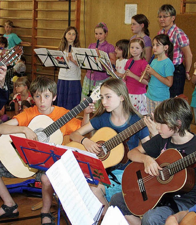 Gitarren und Flten waren auch zu hren.  | Foto: Karin Hei