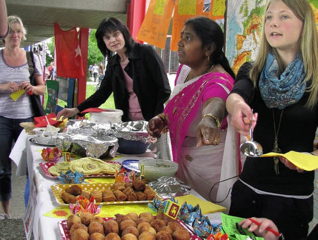 Auf die Besucher des internationalen S...Speisen, wie hier am indischen Stand.   | Foto: Michael Gottstein
