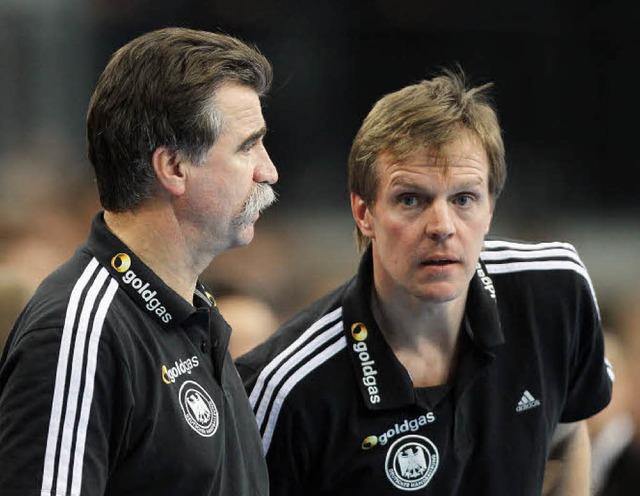 Martin Heuberger (rechts) hat gute Cha... Handball-Nationaltrainer zu folgen.    | Foto: dpa