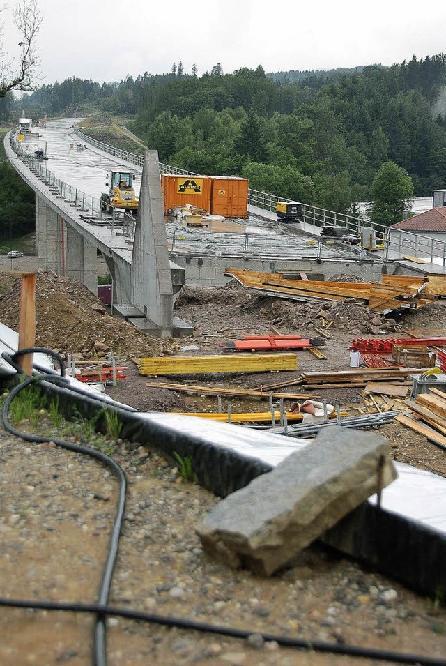 Schwerpunkt: Fleiig gearbeitet wird d...e (Foto) und am Tunnel Gro Ehrstdt.   | Foto: Winfried Dietsche