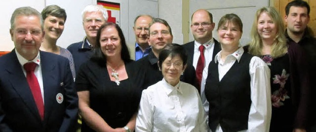 Foto: die Vorstandschaft des DRK-Ortsv...li, Melanie Grauli und Patrick Albiez   | Foto: Albert Greiner