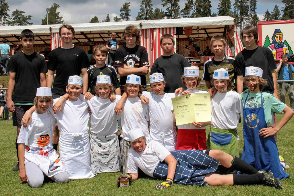 Beim SVG-Jugend-Dorfturnier siegten die Schokobäcker im Endspiel gegen die Champions mit 1:0 Toren. Für den Sieg wurde das Team mit Einkaufsgutscheinen belohnt Beim SVG-Jugend-Dorfturnier siegten die Schokobäcker im Endspiel gegen die Champions mit 1:0 Toren. Für den Sieg wurde das Team mit Einkaufsgutscheinen belohnt