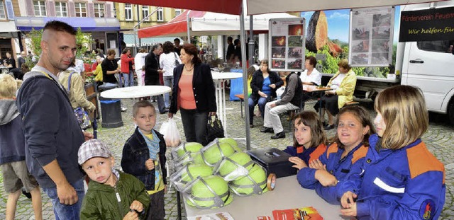 Die Mdchen beweisen bei der Prsentat...rben knnen: Ein erfolgreicher Einsatz  | Foto: Dieter Erggelet