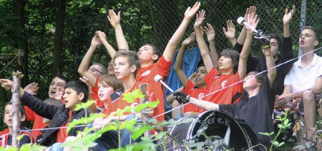 Lautstark  versuchten die Meisterkicke...um Sieg zu jubeln. Es blieb beim 0:0.   | Foto: Jrn Kerckhoff