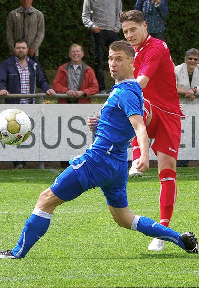 Abschiedsgeschenk: Johannes Fiand erzi...scheidende Tor im Kaiserstuhlstadion.   | Foto: BZ