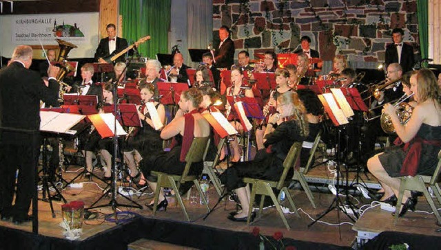 Mit der stilvollen Musikerkleidung sti...nente des Konzertabends in Bleichheim.  | Foto: Ute Schler