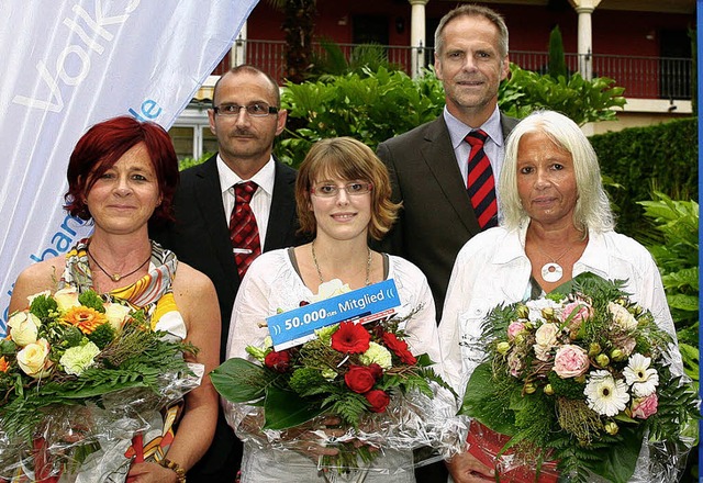 Timo Baumer und Reinhard Krumm (hinten...Mitglied Rosa Grafmller (von links).   | Foto: Heidi Fssel