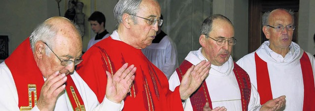 In  Dogern feierte Pfarrer i. R. Alfon...kan Karl Leib und Pater Richard Jehle.  | Foto: Alfred Lins