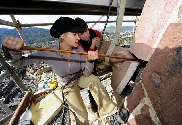 Jenny Steiger und Florian Pruszeit bea...uld und Brecheisen die Kupferklammer.   | Foto: Thomas Kunz