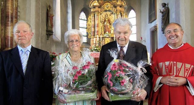 Auf 20 Jahre gemeinsamen Mesnerdienst ...mens der Pfarrei St. Barbara Nordweil.  | Foto: Merz