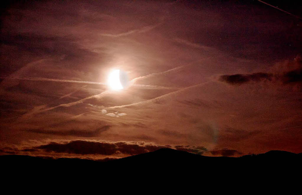 Die totale Mondfinsternis – fotografiert in Elzach im oberen Elztal Die totale Mondfinsternis – fotografiert in Elzach im oberen Elztal
