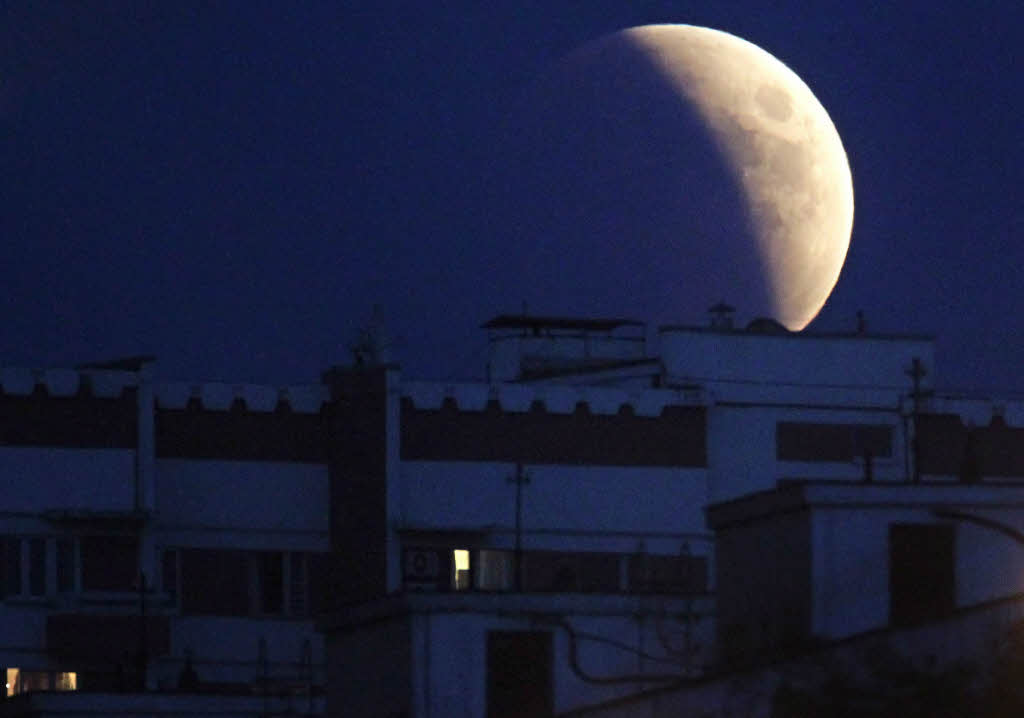 Die totale Mondfinsternis –fotografiert in Moskau Die totale Mondfinsternis –fotografiert in Moskau