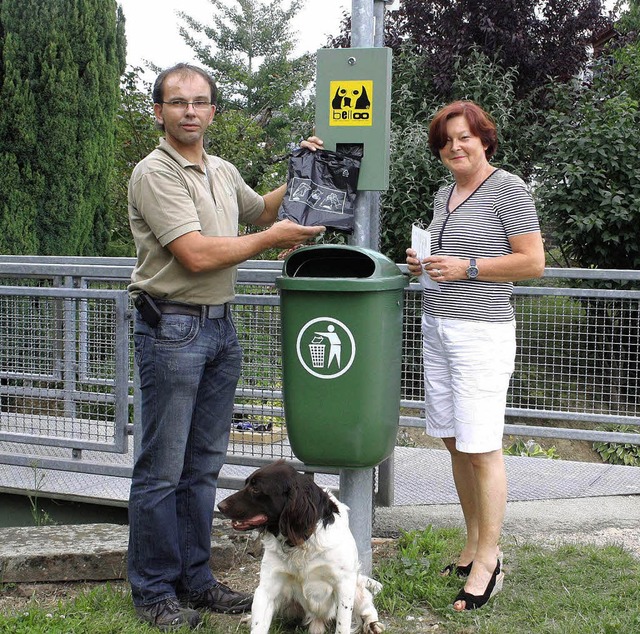 Ortsvorsteherin Charlotte Gtz, Bauhof... Max an der Station im &#8222;Ablsle   | Foto: ulrike hiller