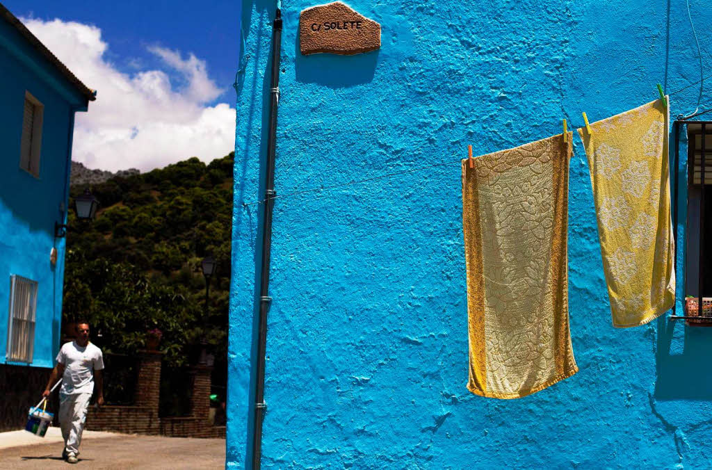 Das sdspanische Dorf Jzcar   wurde komplett blau angemalt.