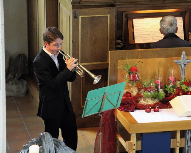 Oliver von Mnchhausen an der Trompete... in der kleinen Kirche im Brettental.   | Foto: Hans-Jrgen Kugler