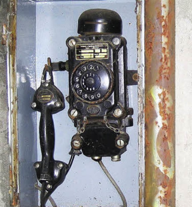 Hngt noch heute direkt am Rhein: altes Telefon.   | Foto: Heinz Vollmar