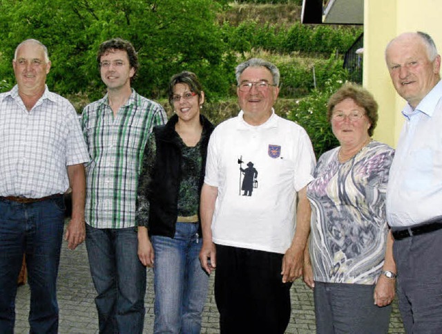 Friedolin Baumgartner (links) von der ...ihre langjhrige Treue zu Oberbergen.   | Foto: herbert Trogus