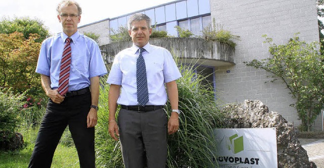 Roland Kaufmann (rechts) und Markus Zu...ine Zukunft von Novoplast in Sisseln.   | Foto: Kerckhoff