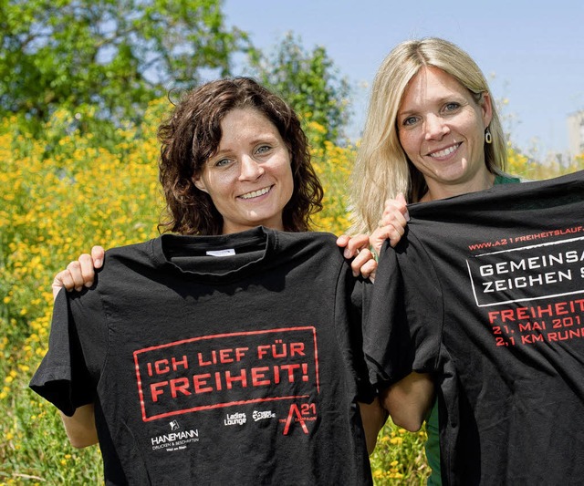 Tracy Kautzmann (links) und Tammy Pete...000 Euro an Spenden vom Freiheitslauf.  | Foto: bcmpress