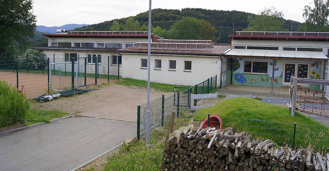 Die Nordseite der Schule ist dran: im ...her, Anbauten und Fenster  renoviert.   | Foto: Roland Gutjahr