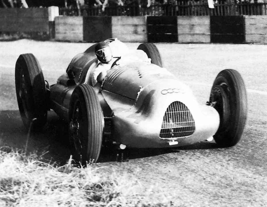 Paul Pietsch 1935 als Werksfahrer  f�r Auto Union  | Foto: Privat