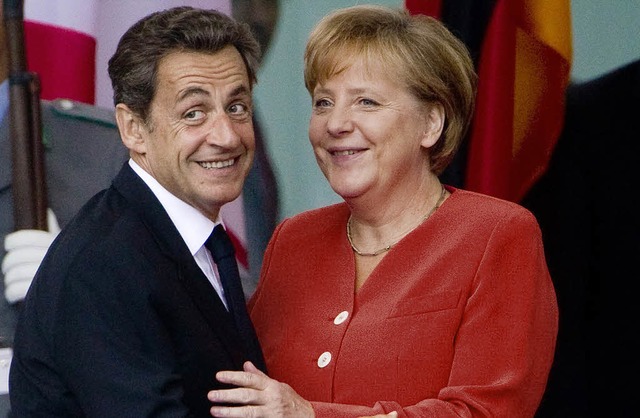 Guter Dinge nach der Einigung: Frankre... und Bundeskanzlerin Merkel in Berlin   | Foto: DPA