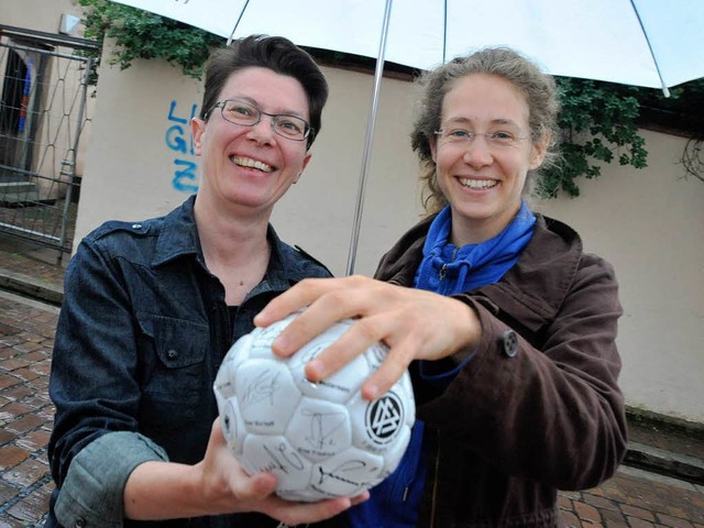 &#8222;Fuball ist ein Reservat&#8220;: Nina Degele und Caroline Janz.   | Foto: Michael Bamberger