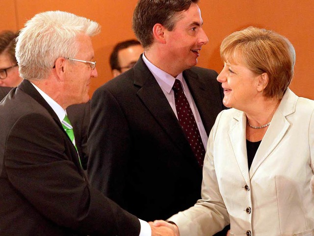 Geht es nach Winfried Kretschmann (li....ung von Angela Merkel (re.) zustimmen.  | Foto: dpa