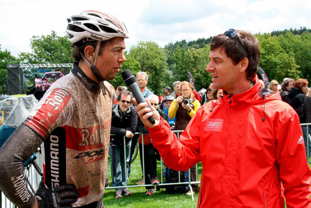 Unmittelbar nach seinem Sieg im Power-Track wurde Heiko Gutmann im Stadion interviewt