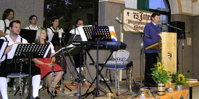 Gerhard Hechinger erinnerte in einer C...uot; sorgten musikalisch fr Stimmung.  | Foto: Ute Schler