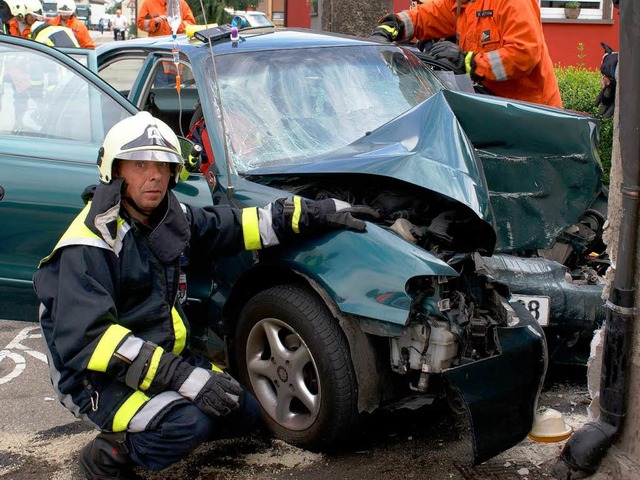 Frau kracht gegen Hauswand &#8211; B34 stundenlang blockiert  | Foto: Werner Probst