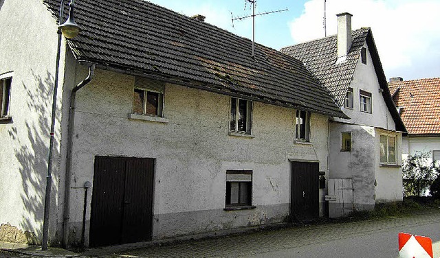 Dieses Wohngebude im Bad Bellinger Ortsteil Hertingen soll saniert werden.   | Foto: Privat