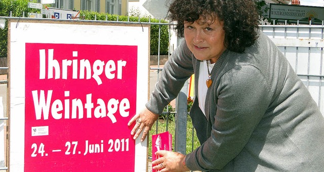 Als Organisatorin der Ihringer Weintag... auch um die Werbung fr das Weinfest.  | Foto: ines sle