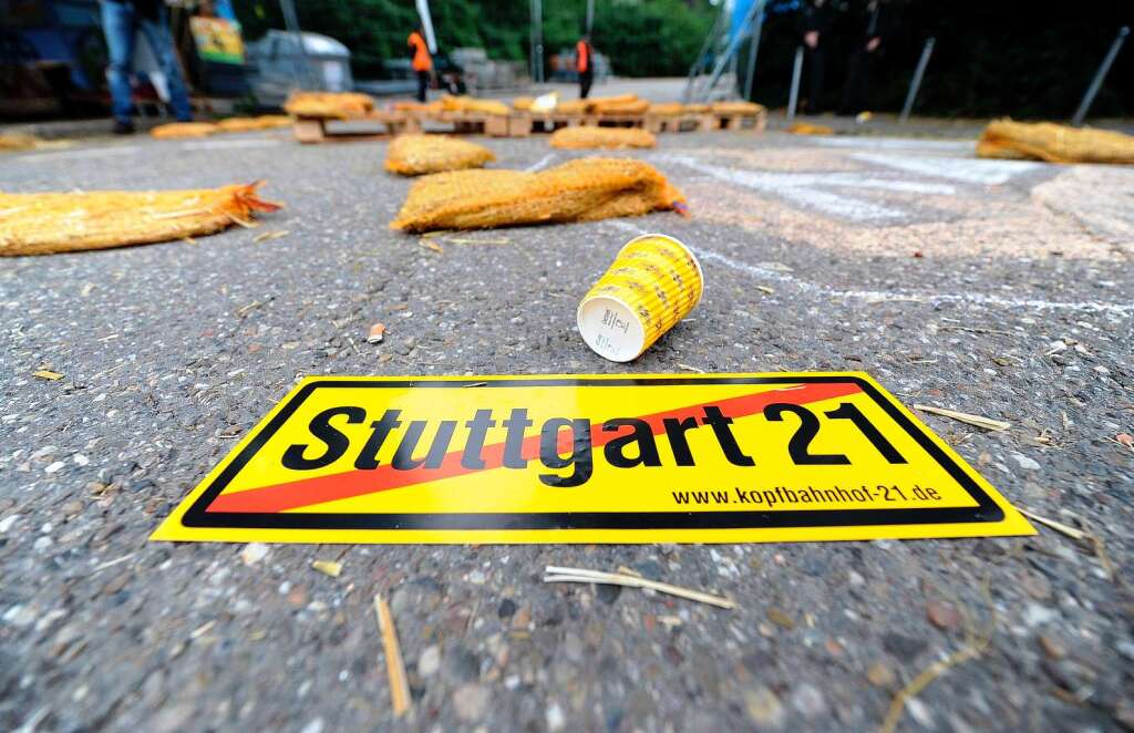 Stuttgart-21-Gegner strmen Baustelle