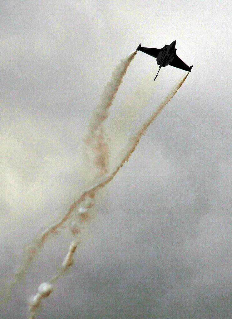 Ein Dassault „Rafale“ – Jet whrend eines Flugmanvers.