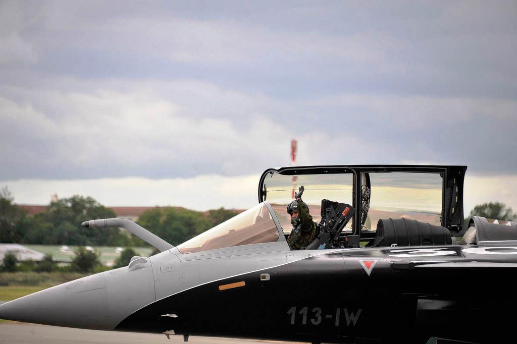 Der Pilot in seiner Dassault „Rafale“ nach einer Flugvorfhrung.