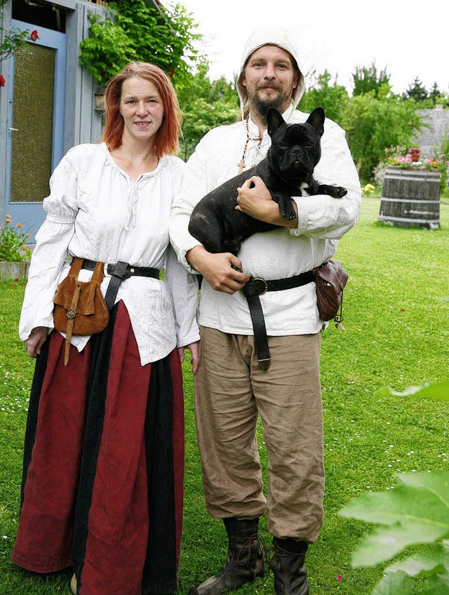 Nicole Roth und Michael Engler mit Hund Faun.   | Foto: sandra decoux-kone