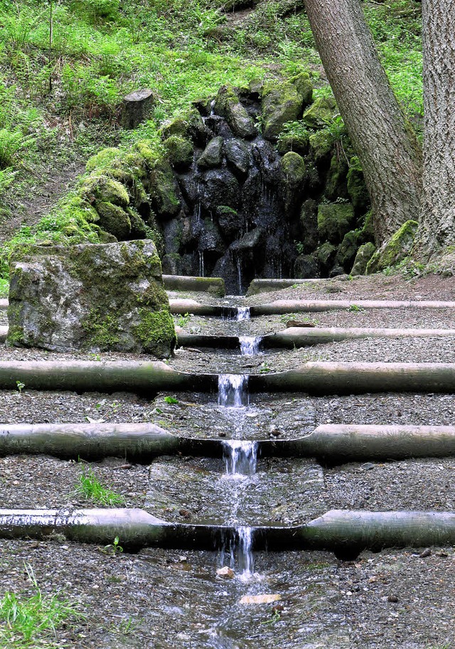 In Neustadt gibt es einige &#8222;laus... kleiner Pfad  zu der kleinen Grotte.   | Foto: T.Winckelmann