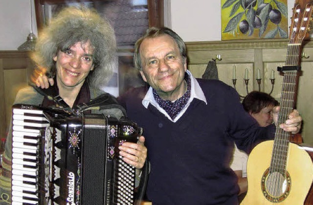 Anita Pirman-Lorin und Robert-Frank Ja...eifall der vielen Besucher im Salmen.   | Foto: Otmar Faller