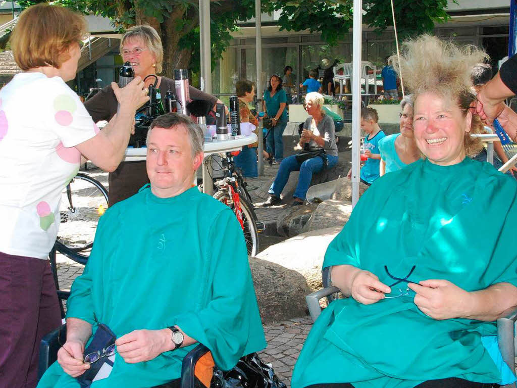 22 Friseurinnen und Kosmetikerinnen stellten sich zur Wette ein