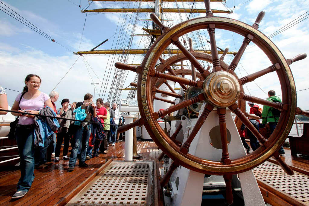 Besucher auf der „Gorch Fock“. Das Segelschulschiff wird dieses Jahr nicht die Windjammerparade anfhren.