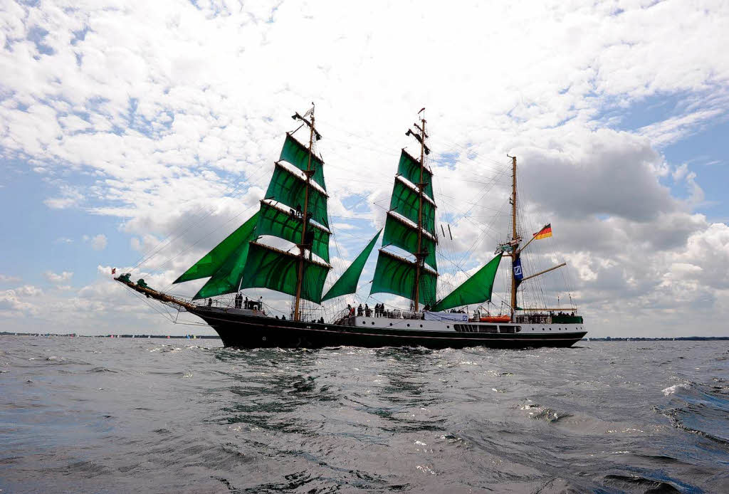Das Segelschiff „Alexander von Humboldt“ mit Gsten an Bord auf der Ostsee vor Kiel.