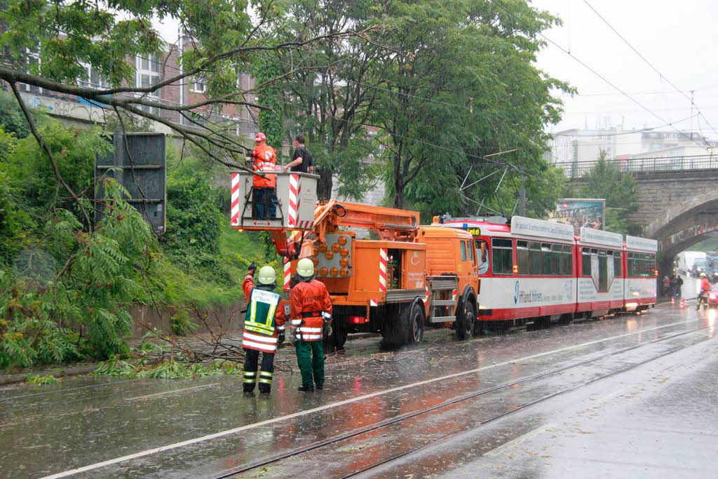 In der Freiburger Baslerstrae blockierten ste den Tramverkehr Richtung Rieselfeld.