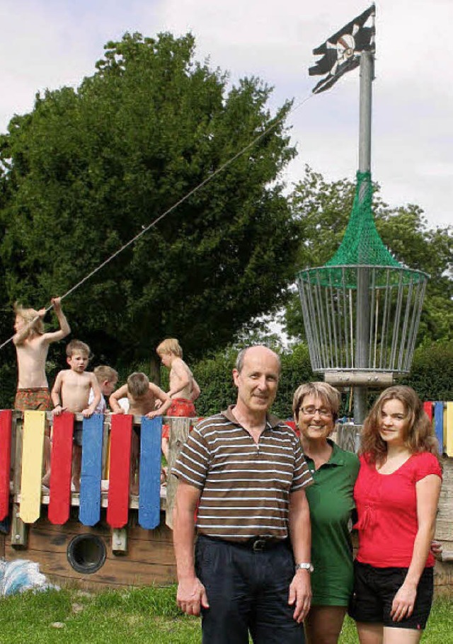 Der Kollnauer DLRG-Vorsitzende Alfons ...torganisatoren des Schwimmbadfestes.    | Foto: Heiss