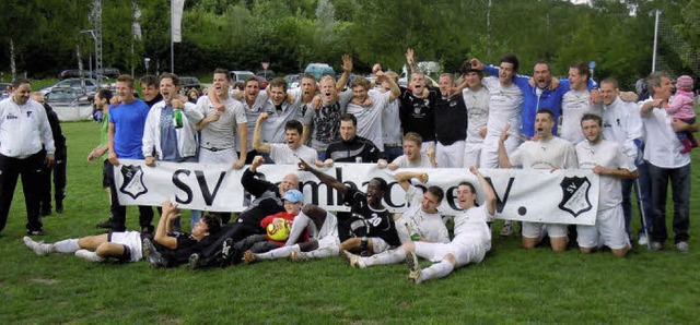 Ein ganzes Dorf feiert mit den Fuball...SV Bombach hat den Aufstieg geschafft.  | Foto: BZ