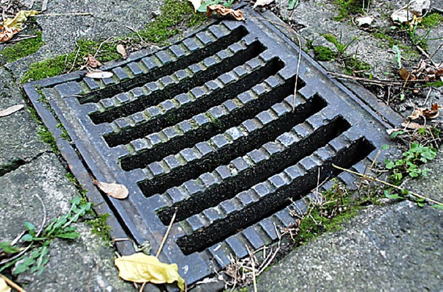 Regenwasser, das nicht versickert, fli...ie gesplittete Abwassergbhr mit ein.   | Foto: Archiv: Gertrude Siefke